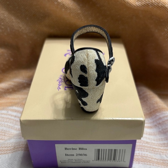 Just The Right Shoe Black and White Heels - Picture 3 of 5